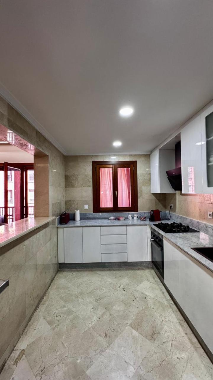 Lux Apt, Prime Location, Jacuzzi Apartment